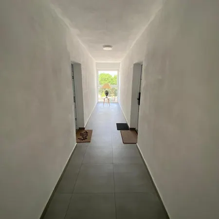 Flat - Garage Parking - Trita Sk アパート *