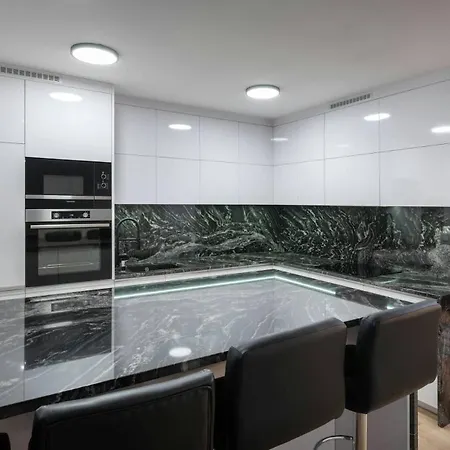 Flat - Garage Parking - Trita Sk アパート